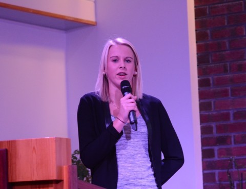 Møte i ungdomsregi 15. november 2015. Bente Smit taler.