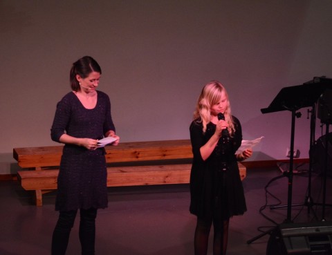 Vi synger julen inn søndag 13. desember 2015. Ingrid Amalie Kjørrefjord leser.