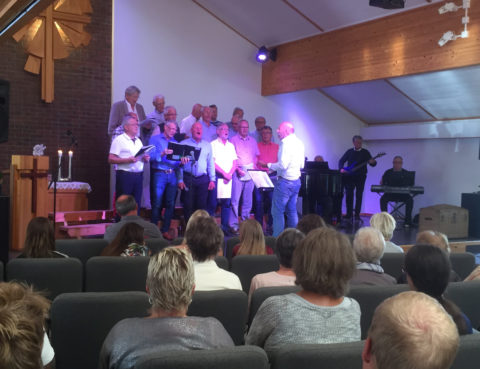 Mannskoret fra Salem misjonsmenighet i Kristiansand gledet med sin friske og gode sang søndag kveld.