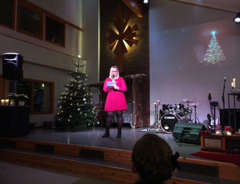 Julaften-gudstjeneste 24. desember 2016. Magrethe Nordfonn leser juleevangeliet.