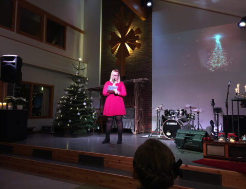 Julaften-gudstjeneste 24. desember 2016. Magrethe Nordfonn leser juleevangeliet.