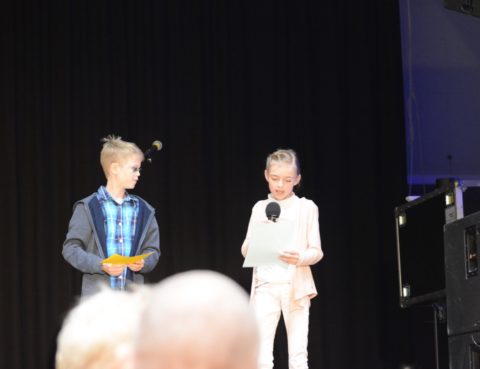 Søndagsskolens dag i Listahallen 27. august 2017. Elias Rudlende og Emma Sofia Morfjord leder.