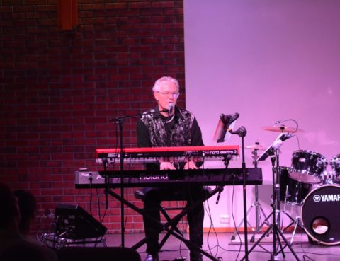 Reverend John, Jon Ultvedt, Bluespastoren i aksjon i Misjonskirken søndag 10. september 2017.