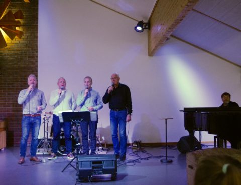 Gospelgruppen Vokal sang og ledet lovsang i søndagens gudstjeneste.