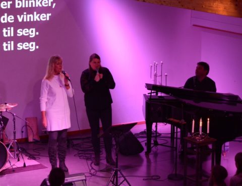 Vi synger julen inn 10. desember 2017. Wenke Heimvoll, Mai Britt og Svein Morten Havaas synger.