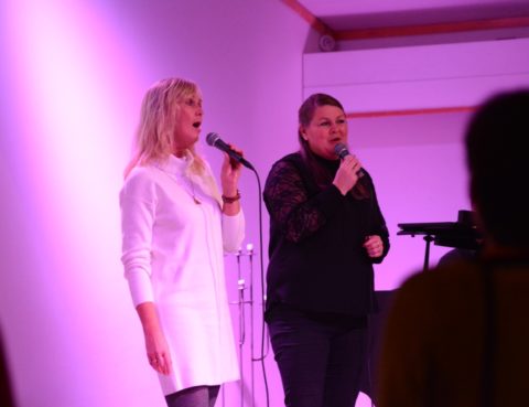 Vi synger julen inn 10. desember 2017. Wenke Heimvoll, Mai Britt og Svein Morten Havaas synger.